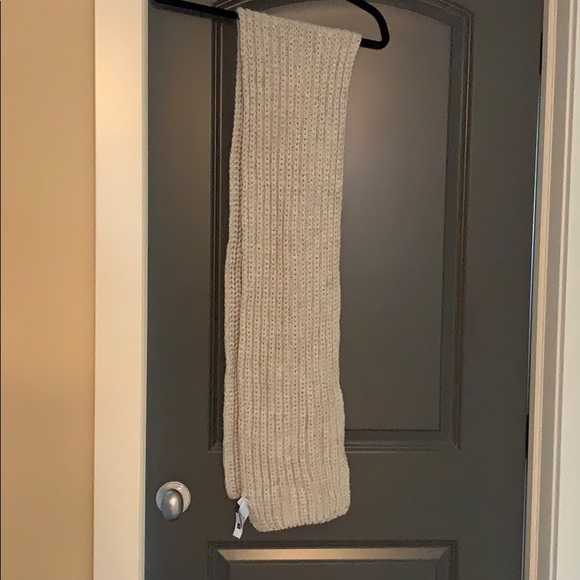 🇨🇦 Gap knit scarf - Picture 3 of 3
